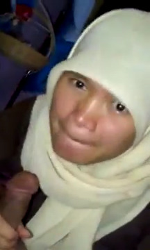 Bokep Indo Cewe Jilbab Sepong Kontol Sampai Muntah