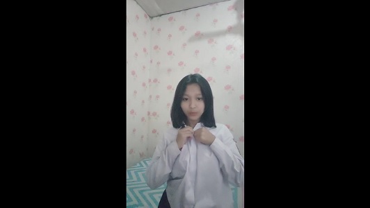 Bokep Indo Rara Nadifa ABG Tobrut Colmek Pulang Sekolah