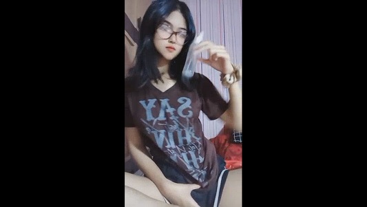 Bokep Indo Colok Memek Pakai Botol Parfum